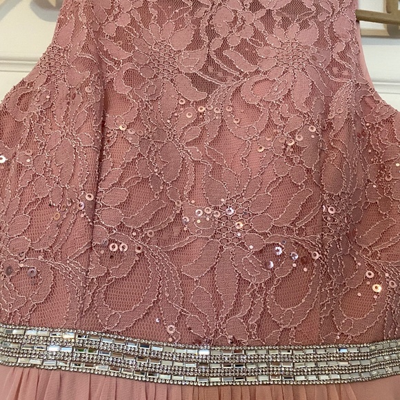 Dress - Picture 2 of 4